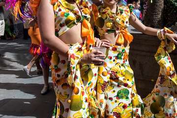 El Carnaval 'okupa' las calles del casco antiguo de la capital (Foto José Francisco Fernández Belda)